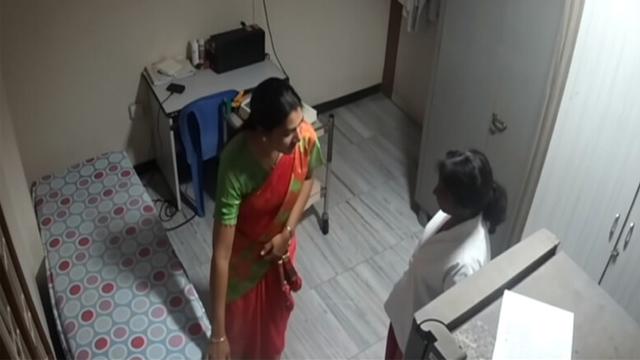 Aunty’s Nurse Apply Cream & Message On Clinic – Nurse Porn Mms